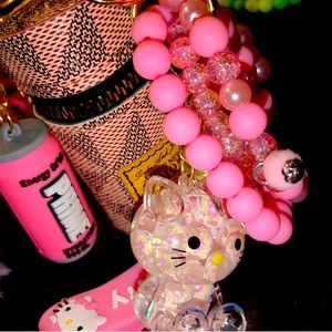 We have hellokitty keychain